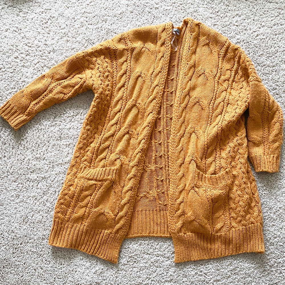 Front open cardigan in a used good condition!